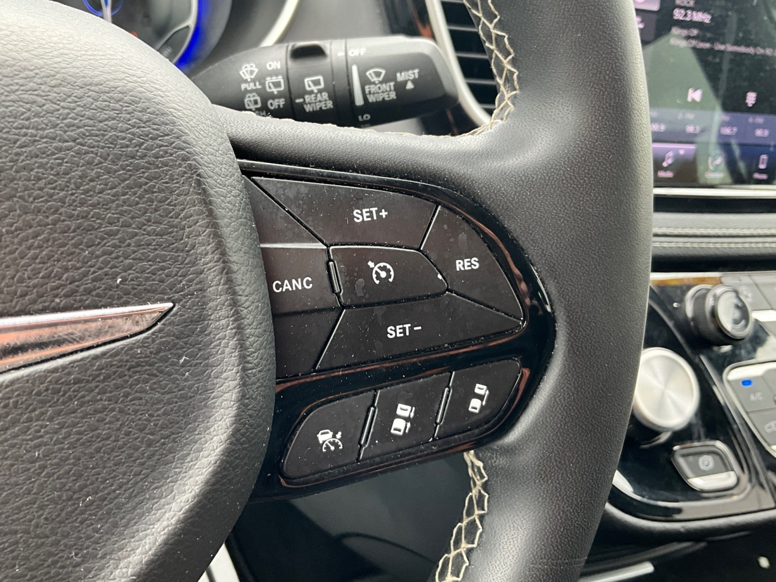 2023 Chrysler Pacifica Touring - Photo 14