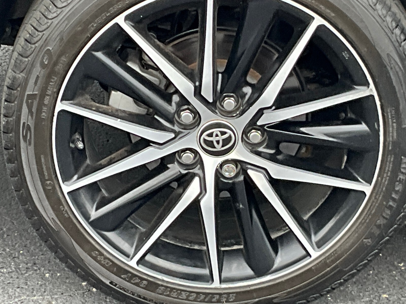 2024 Toyota Camry SE - Photo 9