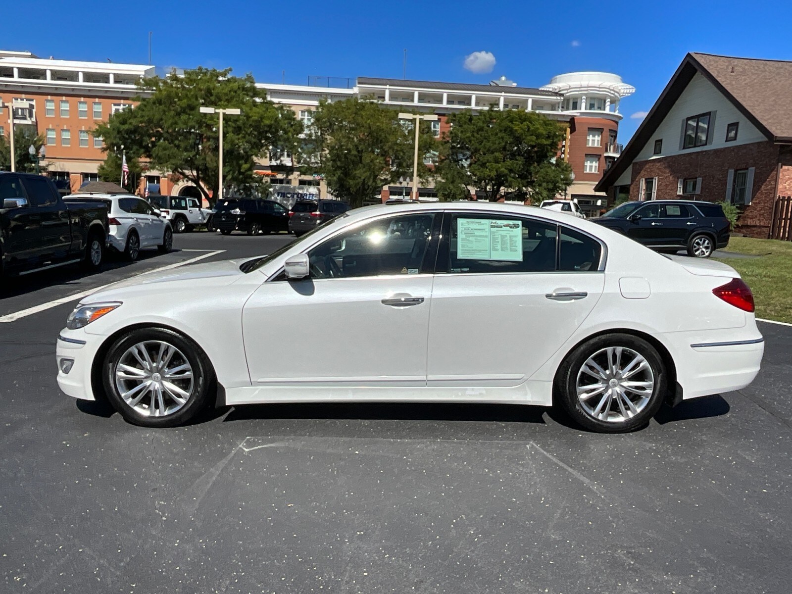 2013 Hyundai Genesis 3.8 photo 2