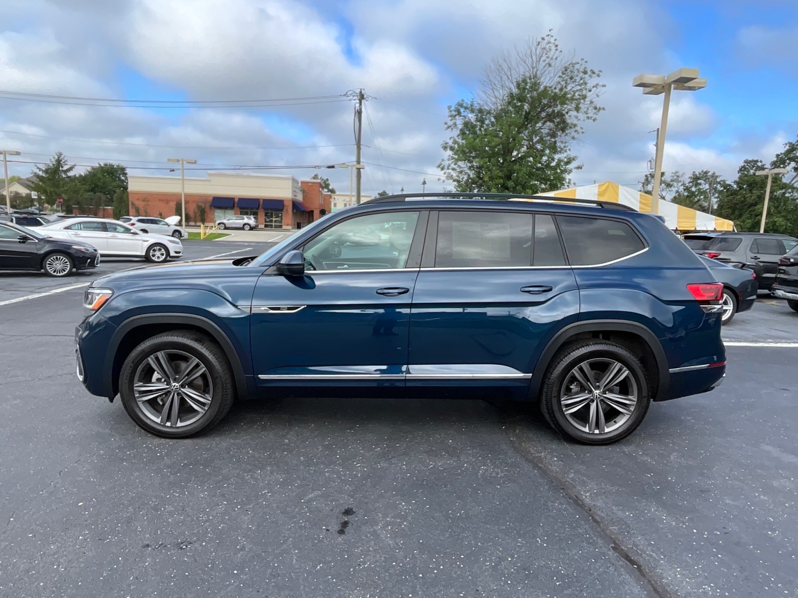 2021 Volkswagen Atlas 3.6L V6 SE w/Technology R-Line (2021.5) SUV