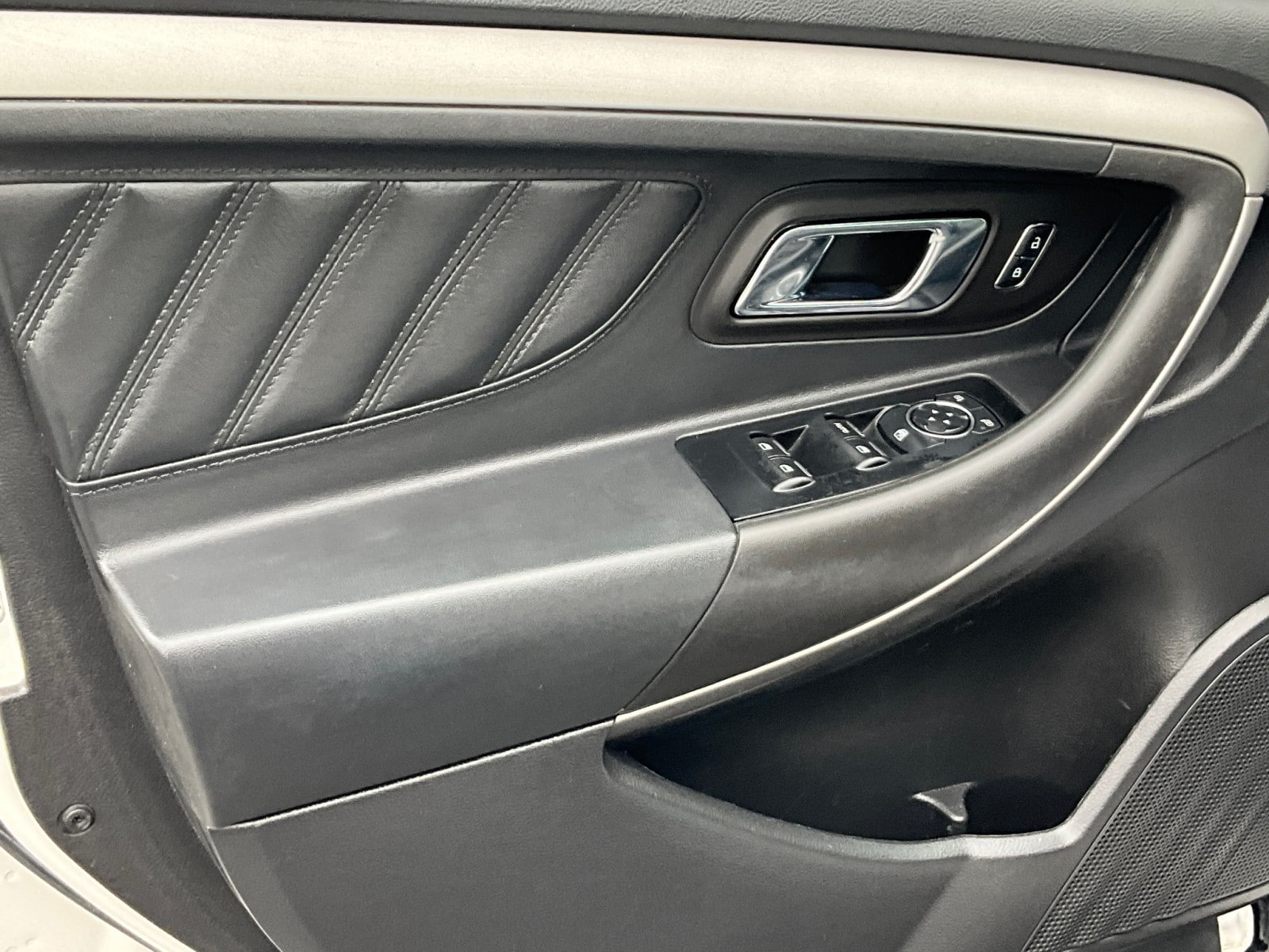 2015 Ford Taurus SEL - Photo 27
