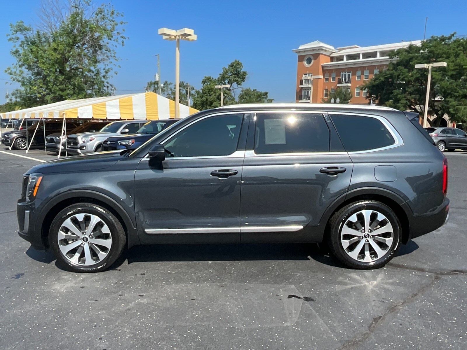2021 Kia Telluride S photo 2