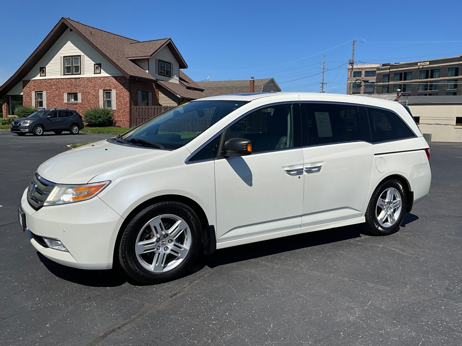 2013 Honda Odyssey Touring's photo