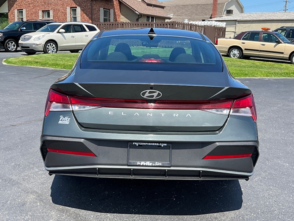 Used 2024 Hyundai Elantra SE Sedan