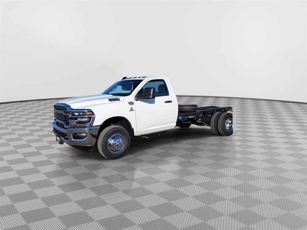 New 2026 Ram 3500 TRADESMAN CHASSIS REGULAR CAB 4X4 84' CA Pickup