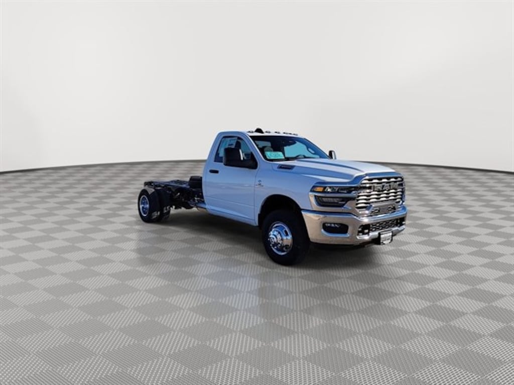 New 2026 Ram 3500 TRADESMAN CHASSIS REGULAR CAB 4X4 84' CA Pickup