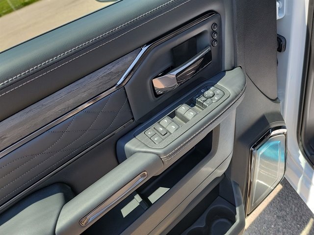2025 RAM 3500 Limited - Photo 13