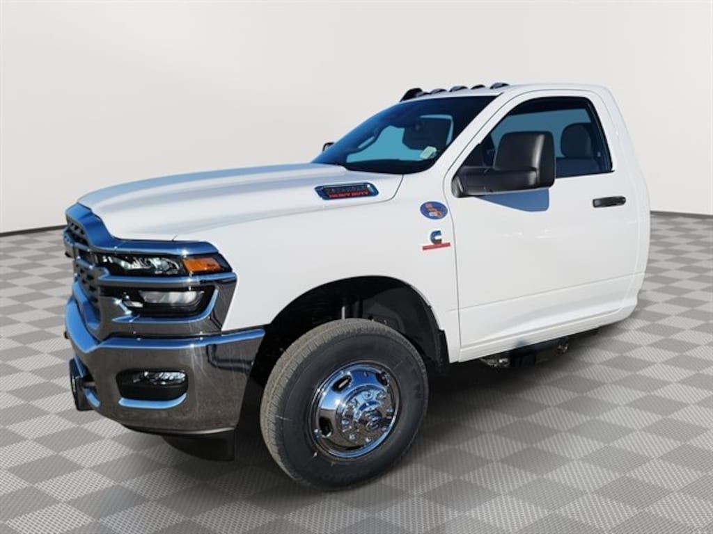 New 2026 Ram 3500 TRADESMAN CHASSIS REGULAR CAB 4X4 84' CA Pickup