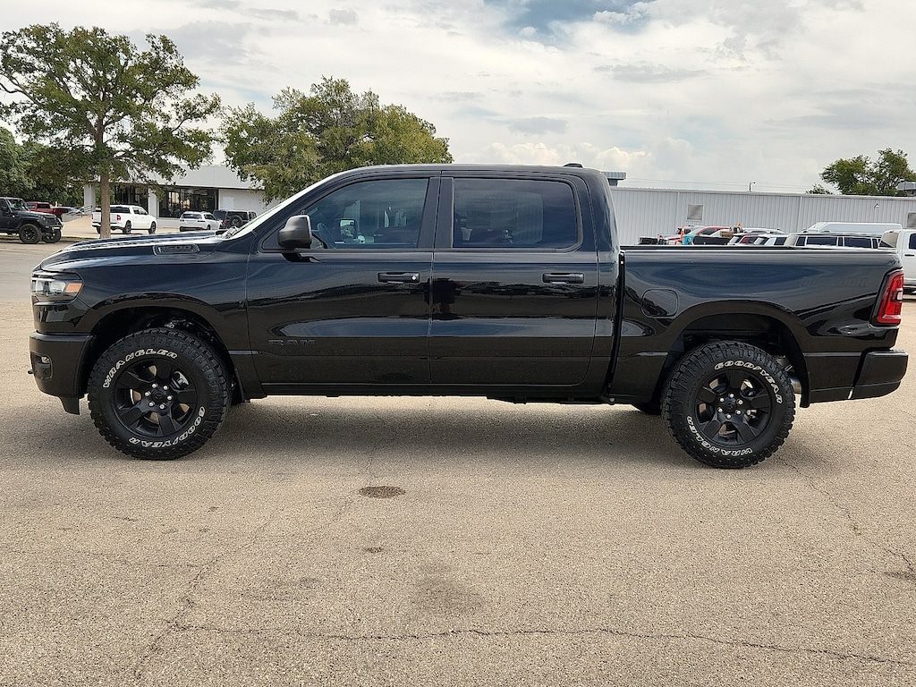 New 2026 Ram 1500 WARLOCK CREW CAB 4X4 5'7 BOX Pickup