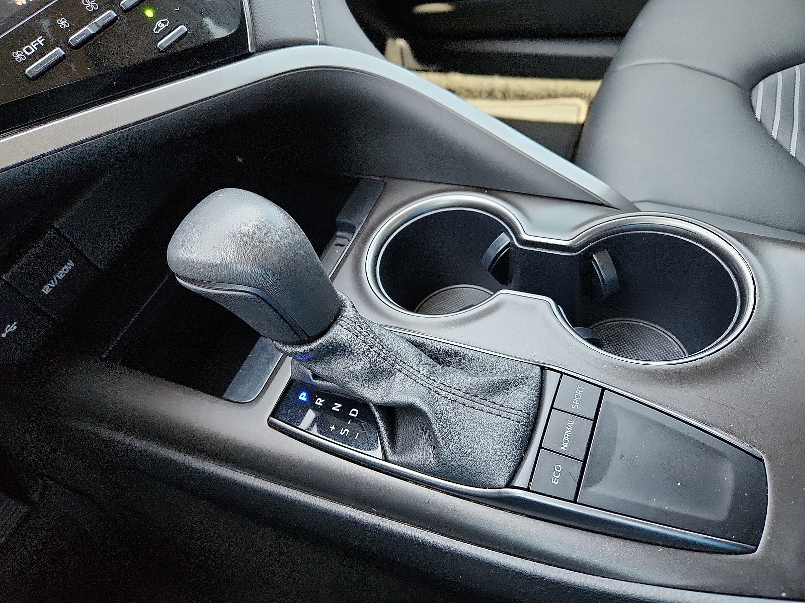 2024 Toyota Camry SE - Photo 20