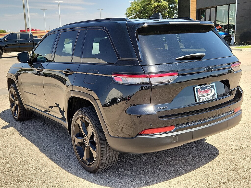 Used 2023 Jeep Grand Cherokee Laredo SUV