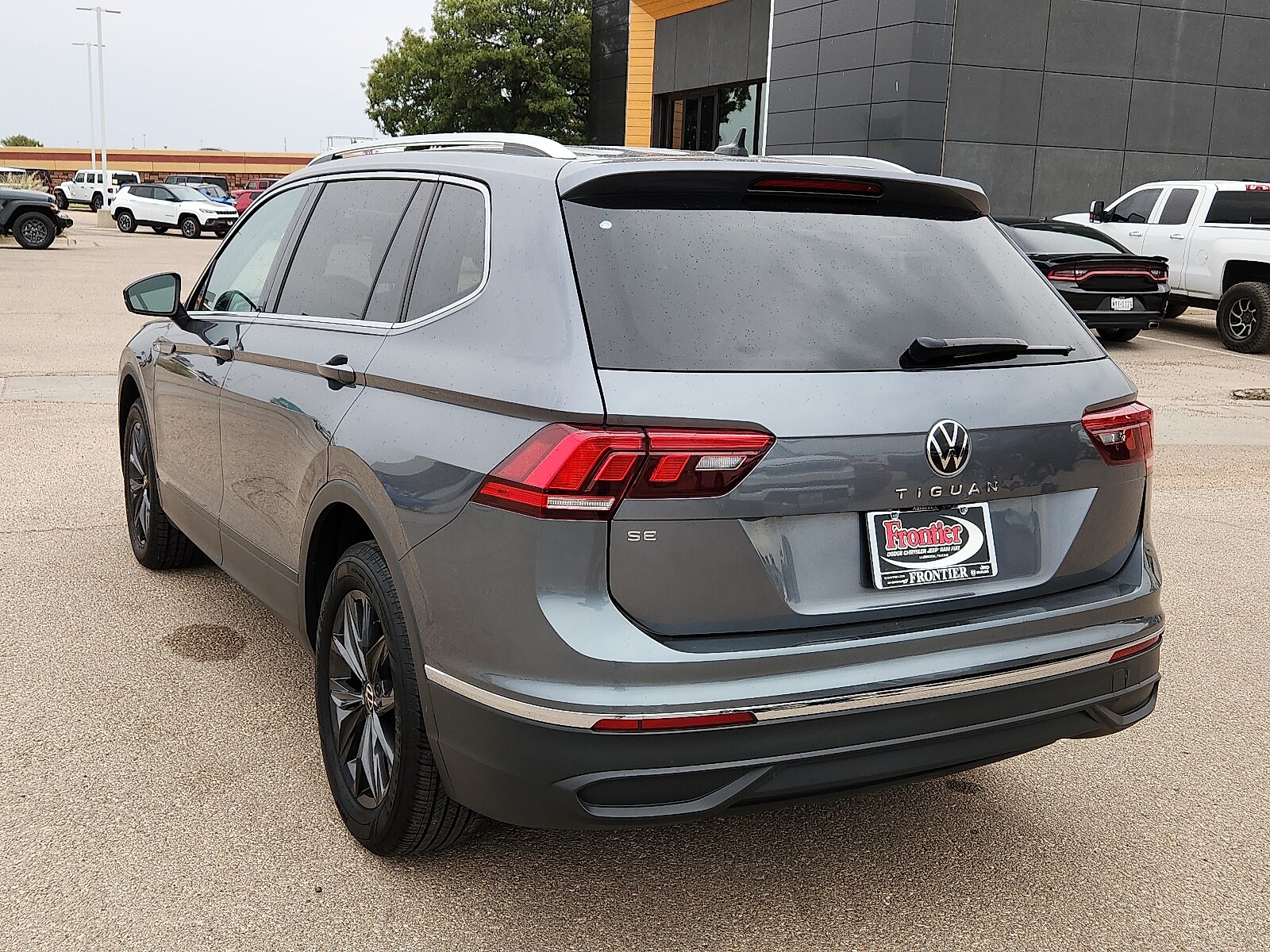 2024 Volkswagen Tiguan SE Wolfsburg Edition photo 3