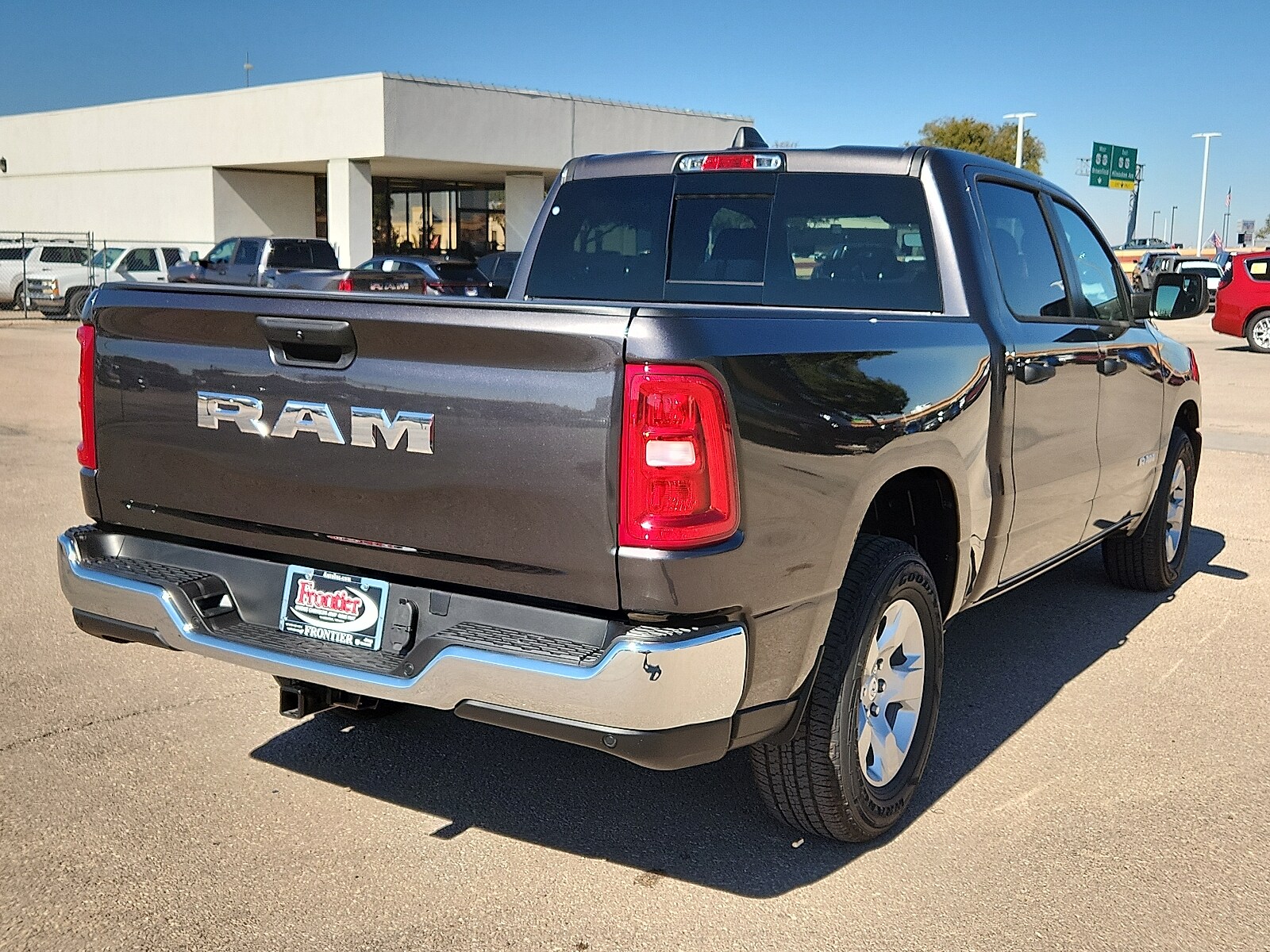 2025 Ram 1500 Tradesman photo 3