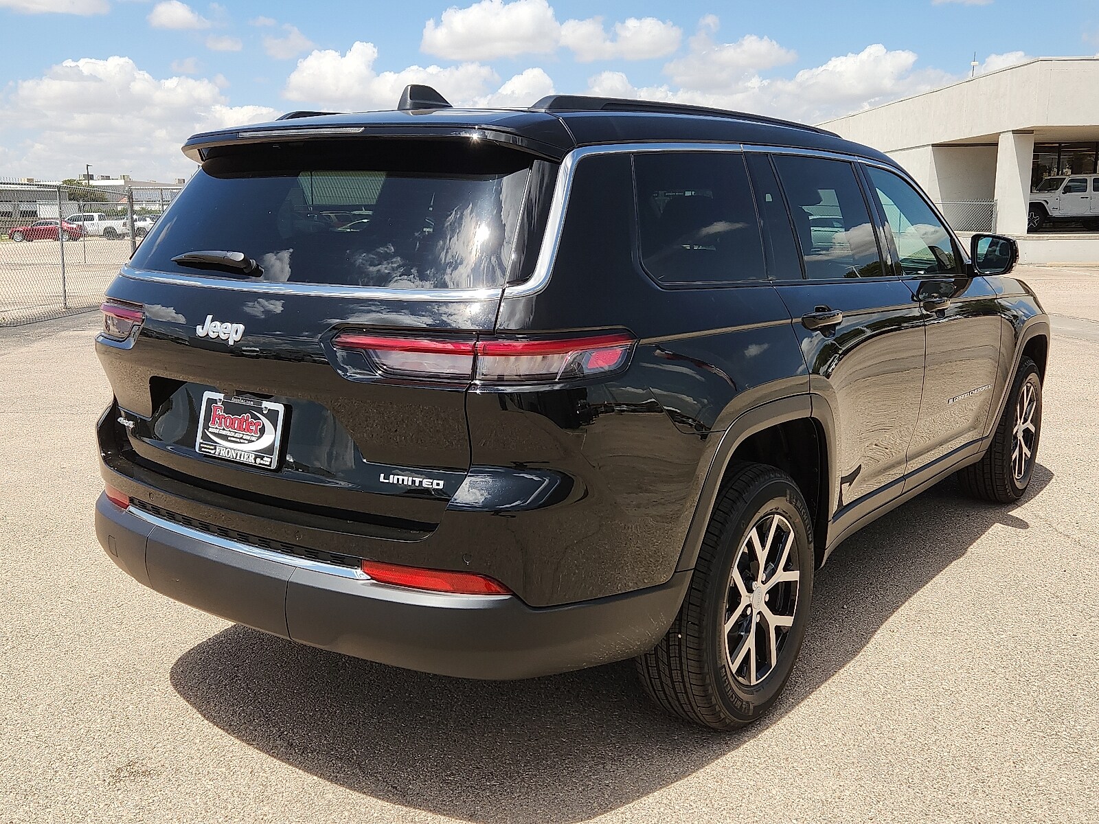 2025 Jeep Grand Cherokee Limited photo 4
