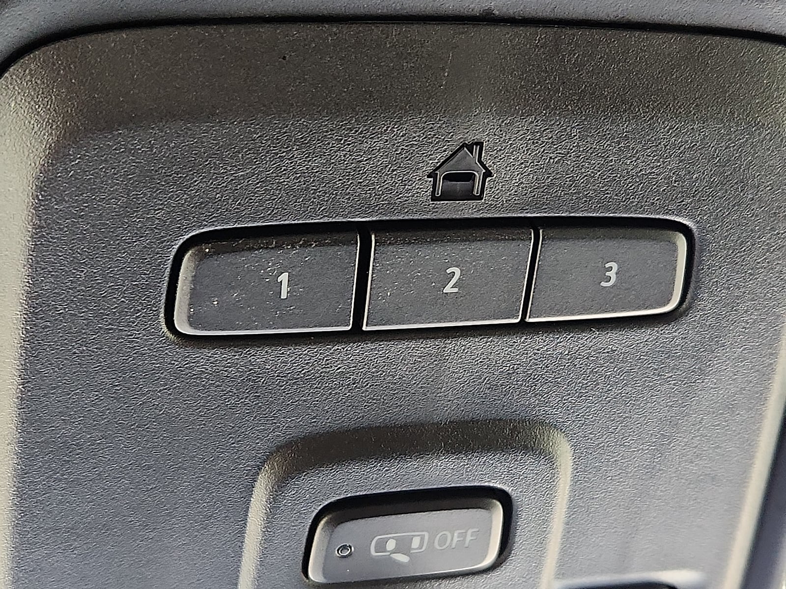 2024 Chevrolet Suburban Z71 - Photo 16