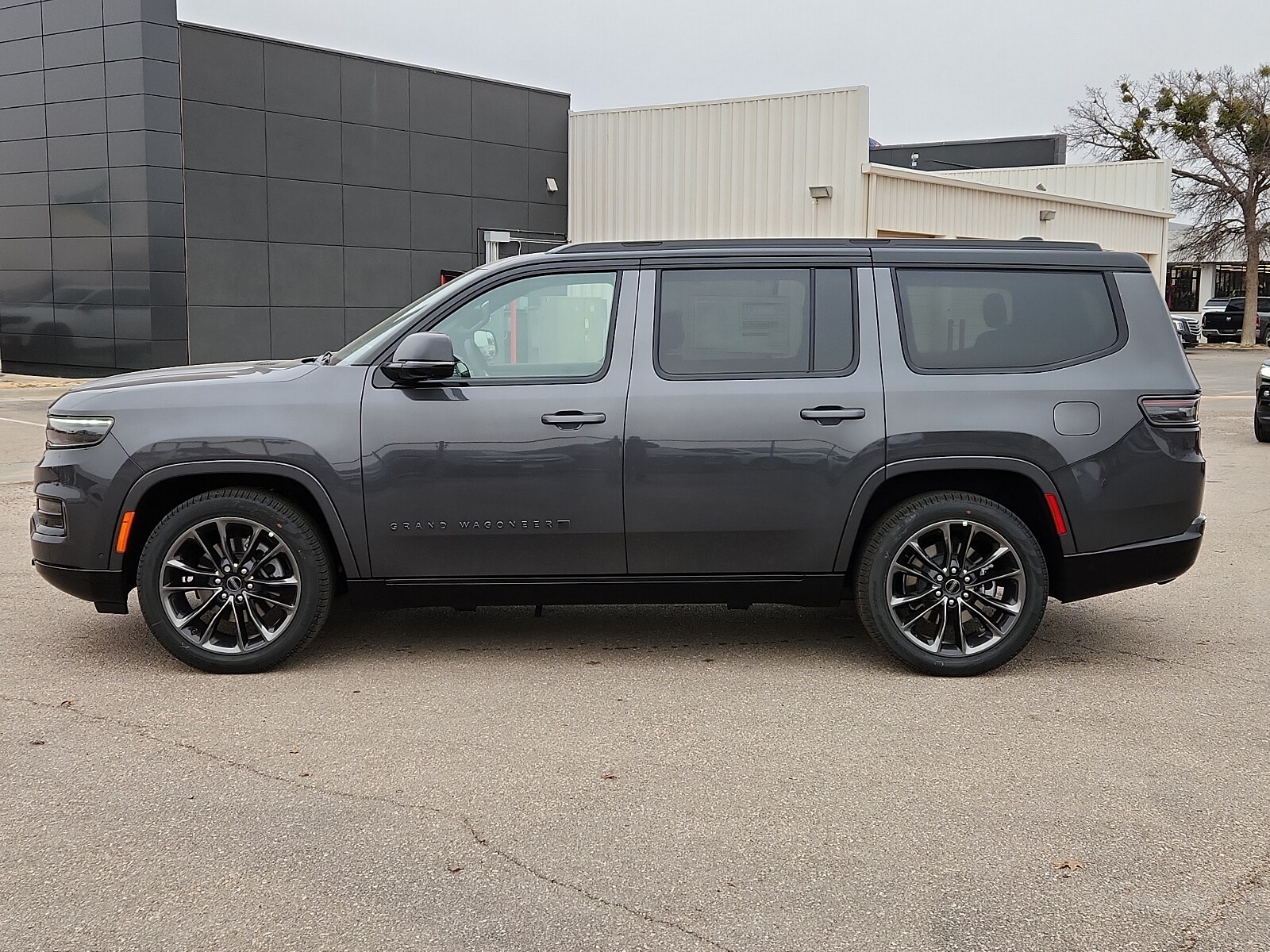 2024 Jeep Grand Wagoneer Obsidian photo 2