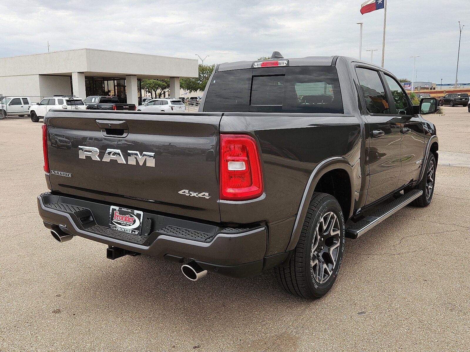 2026 Ram 1500 Laramie photo 4