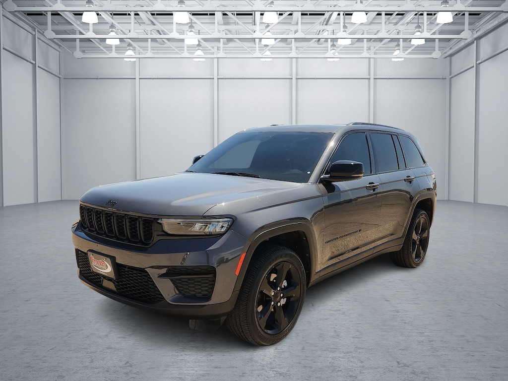 Used 2024 Jeep Grand Cherokee Laredo SUV