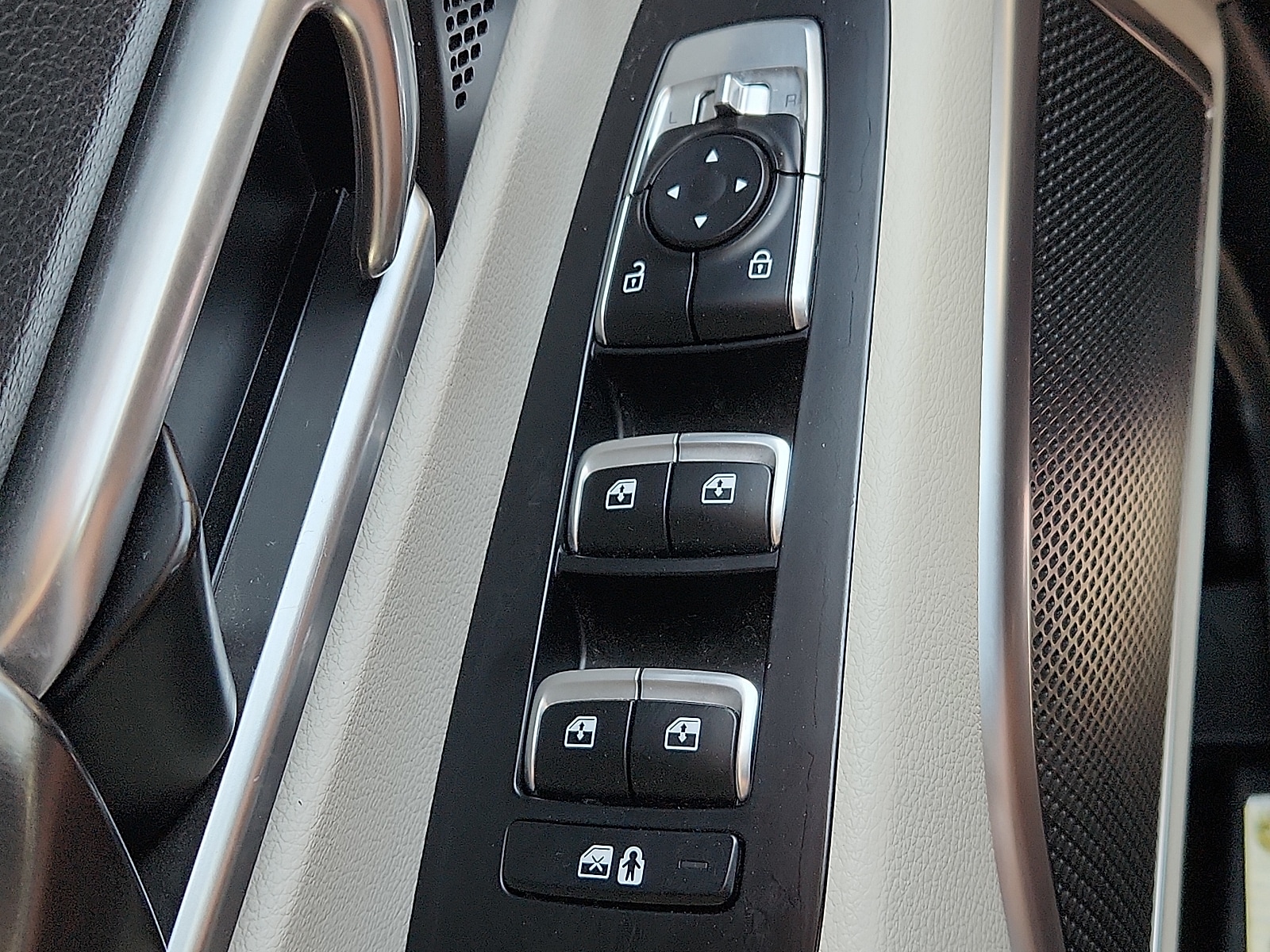 2024 Kia Telluride S - Photo 16