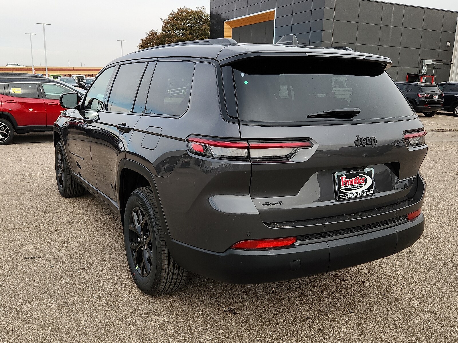 2025 Jeep Grand Cherokee Altitude photo 3