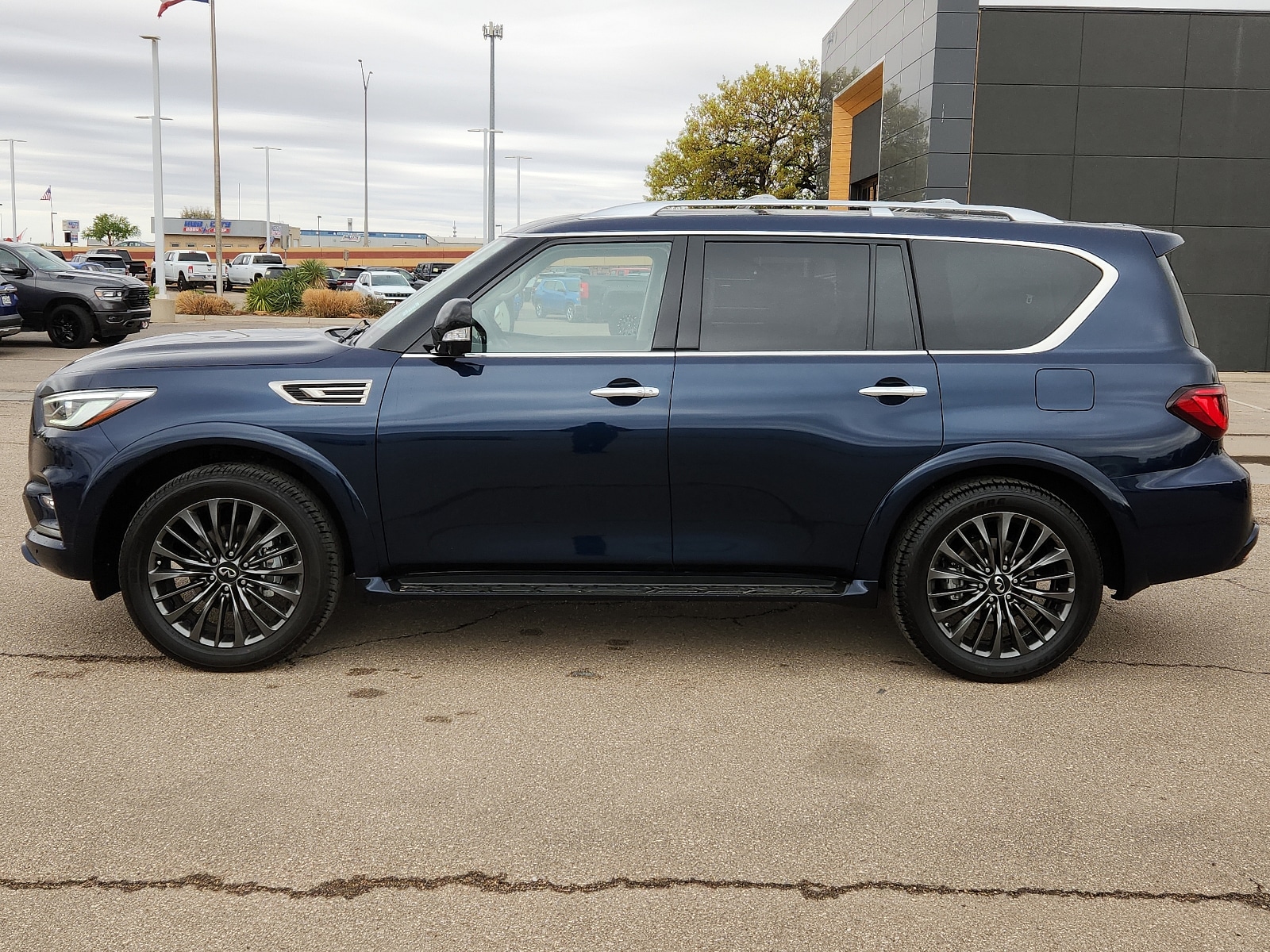 Used 2024 INFINITI QX80 PREMIUM SELECT 4WD with VIN JN8AZ2AE0R9325423 for sale in Lubbock, TX