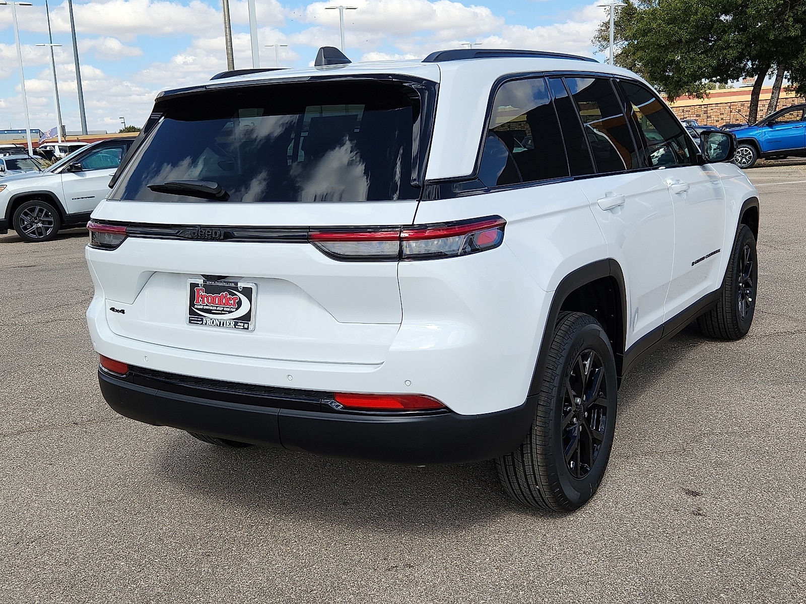 2025 Jeep Grand Cherokee Altitude photo 3