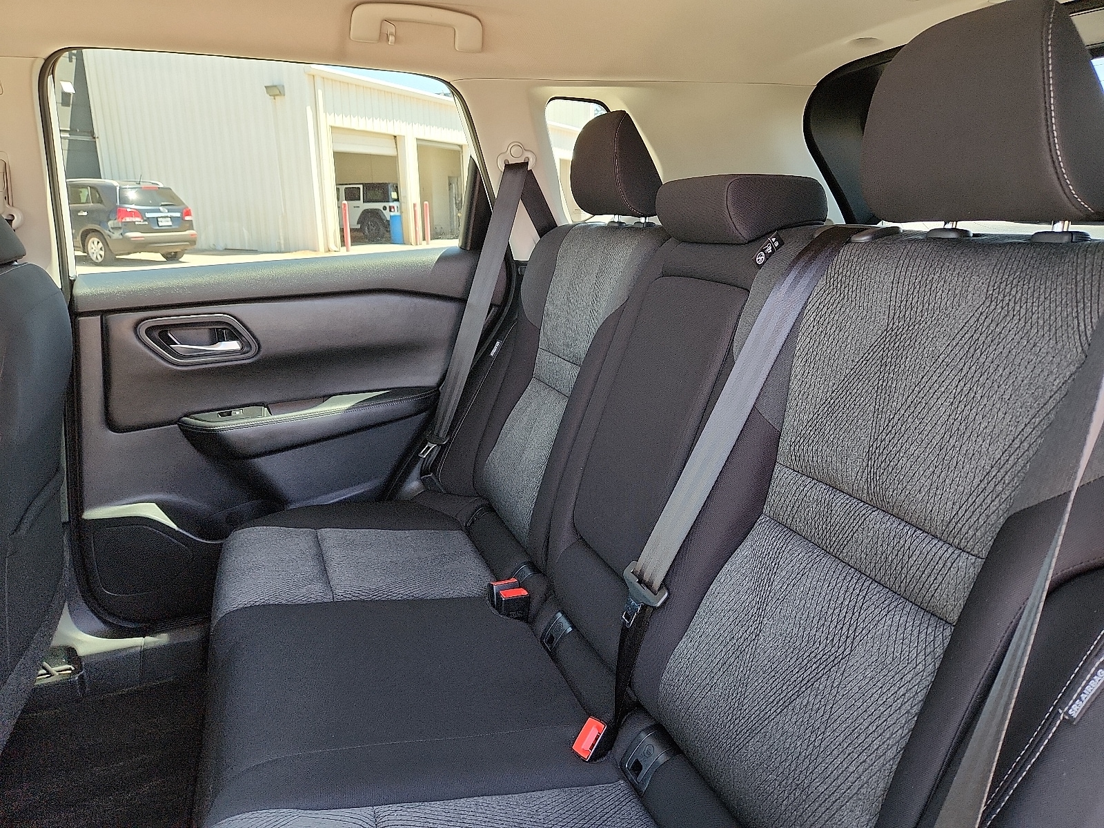 2025 Nissan Rogue SV - Photo 10