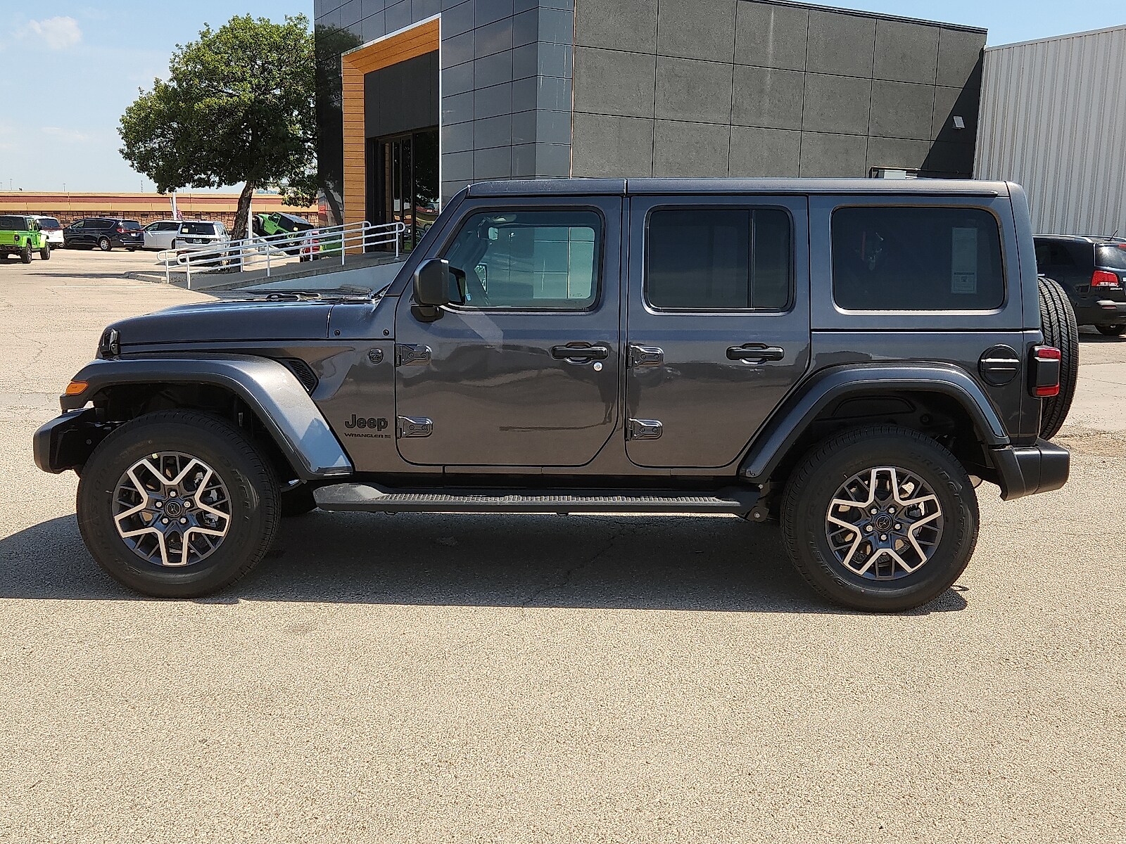 2025 Jeep Wrangler Sahara photo 2