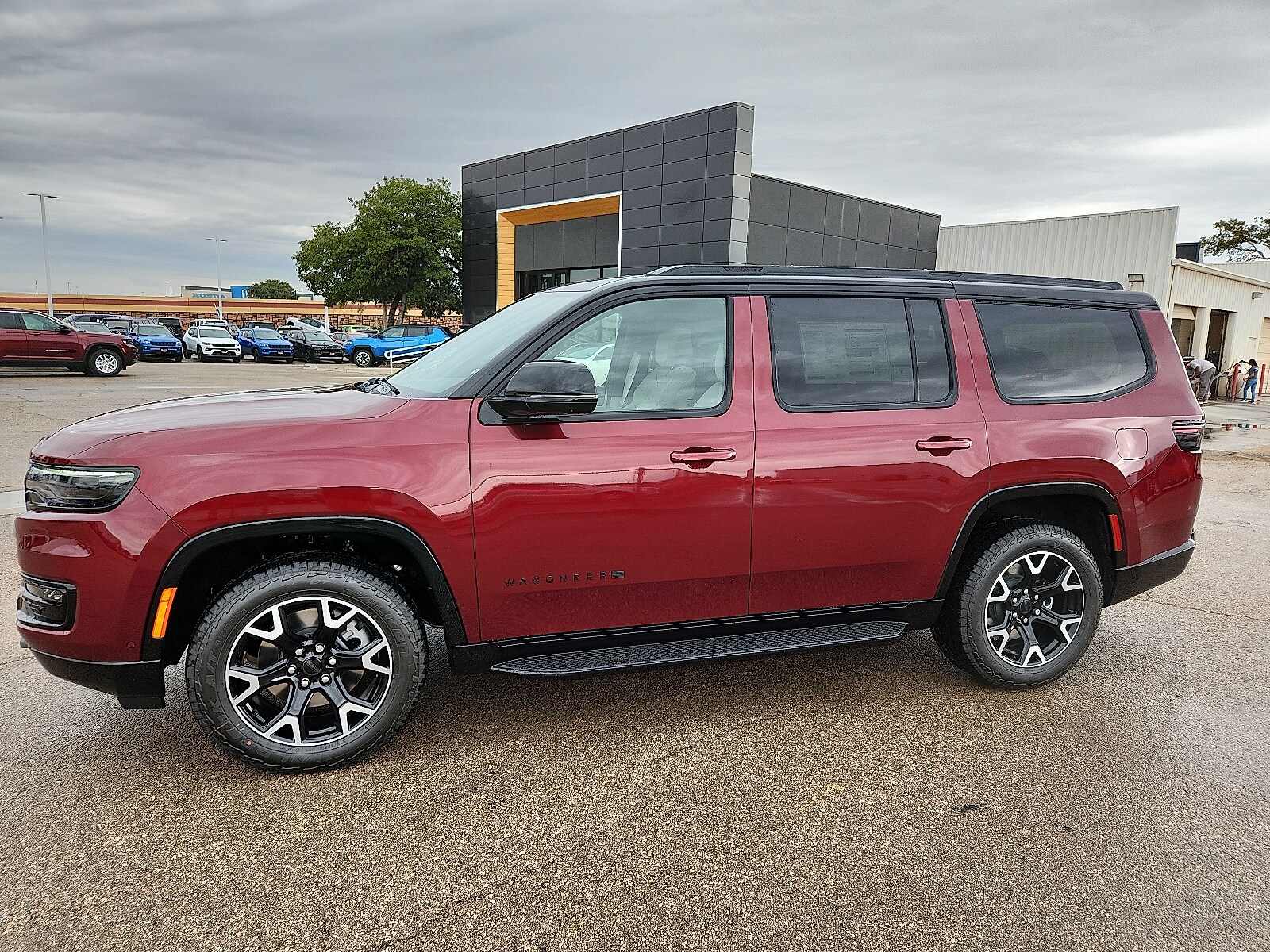 2025 Jeep Wagoneer Overland photo 2