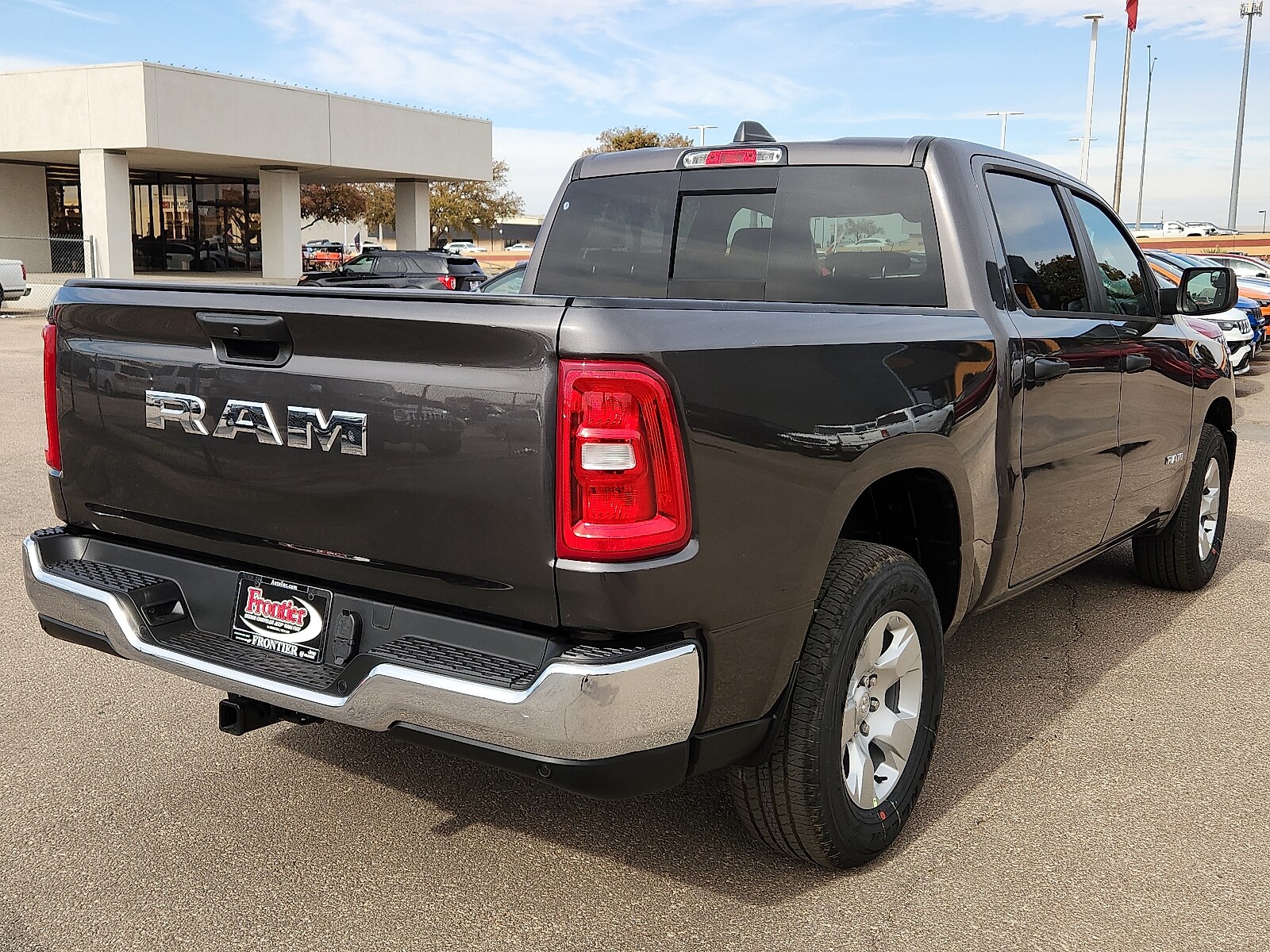 2025 Ram 1500 Tradesman photo 3