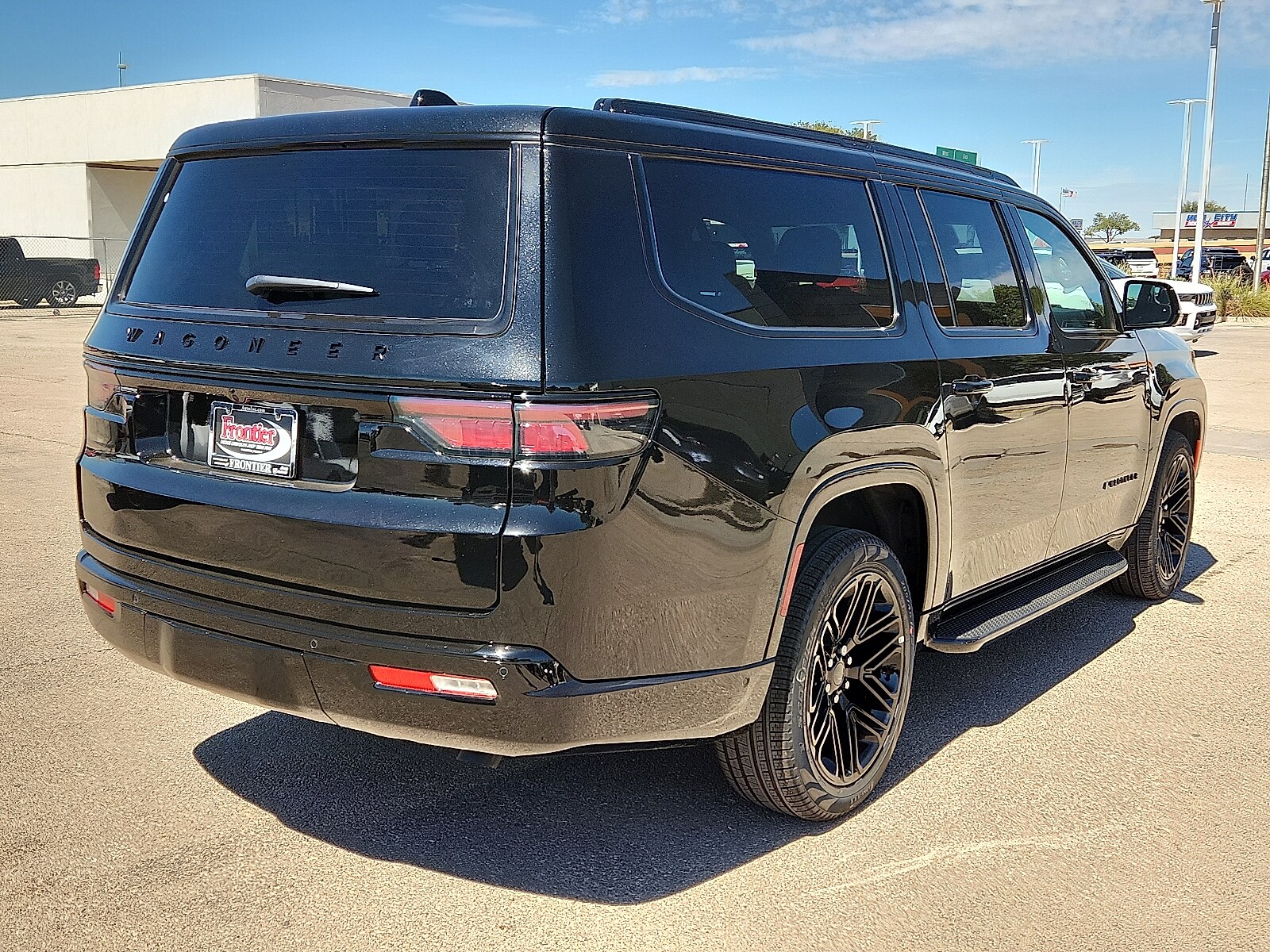 2025 Jeep Wagoneer L Carbide photo 4
