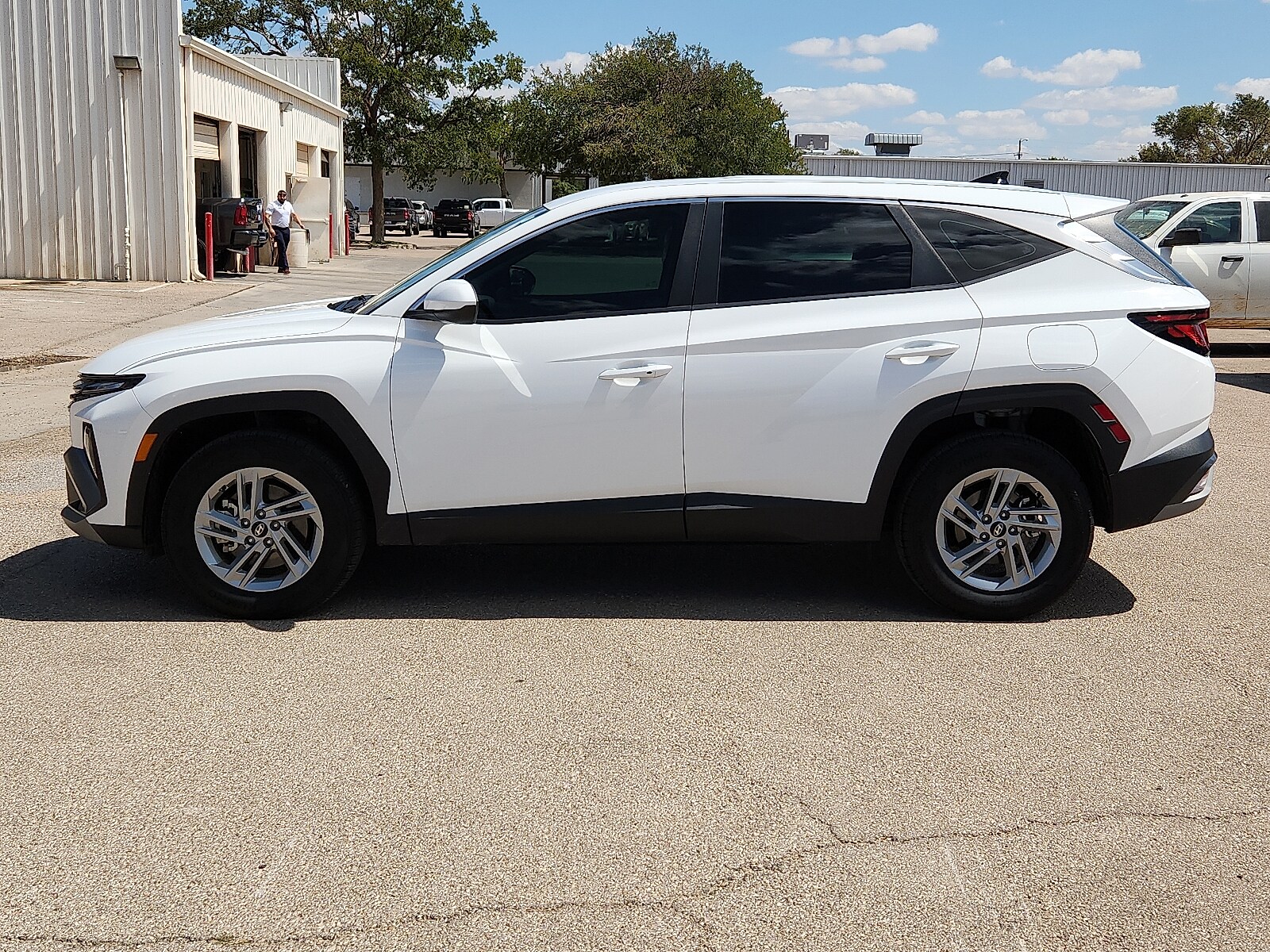 2025 Hyundai Tucson SE photo 2