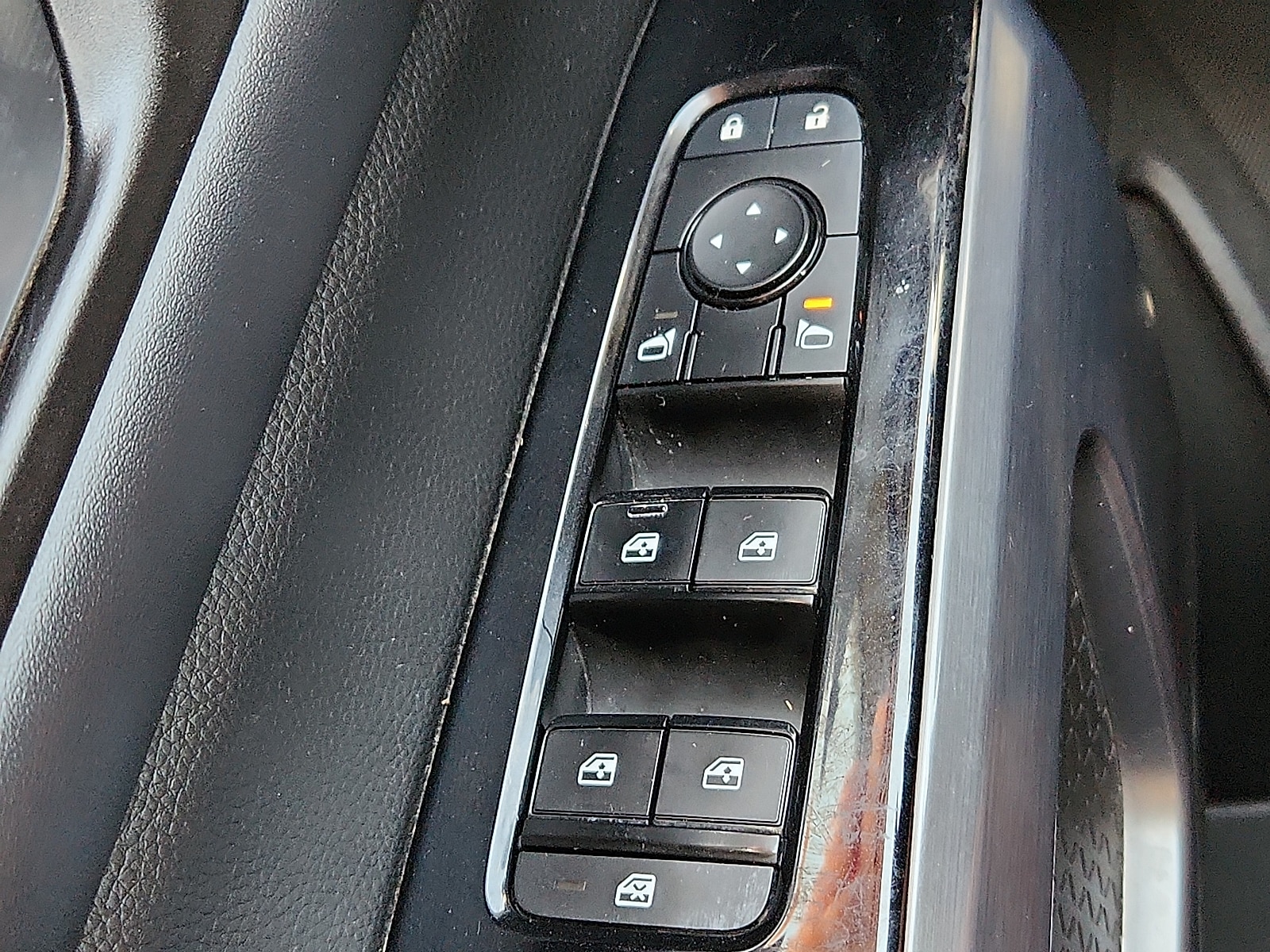2023 Nissan Pathfinder SL - Photo 17