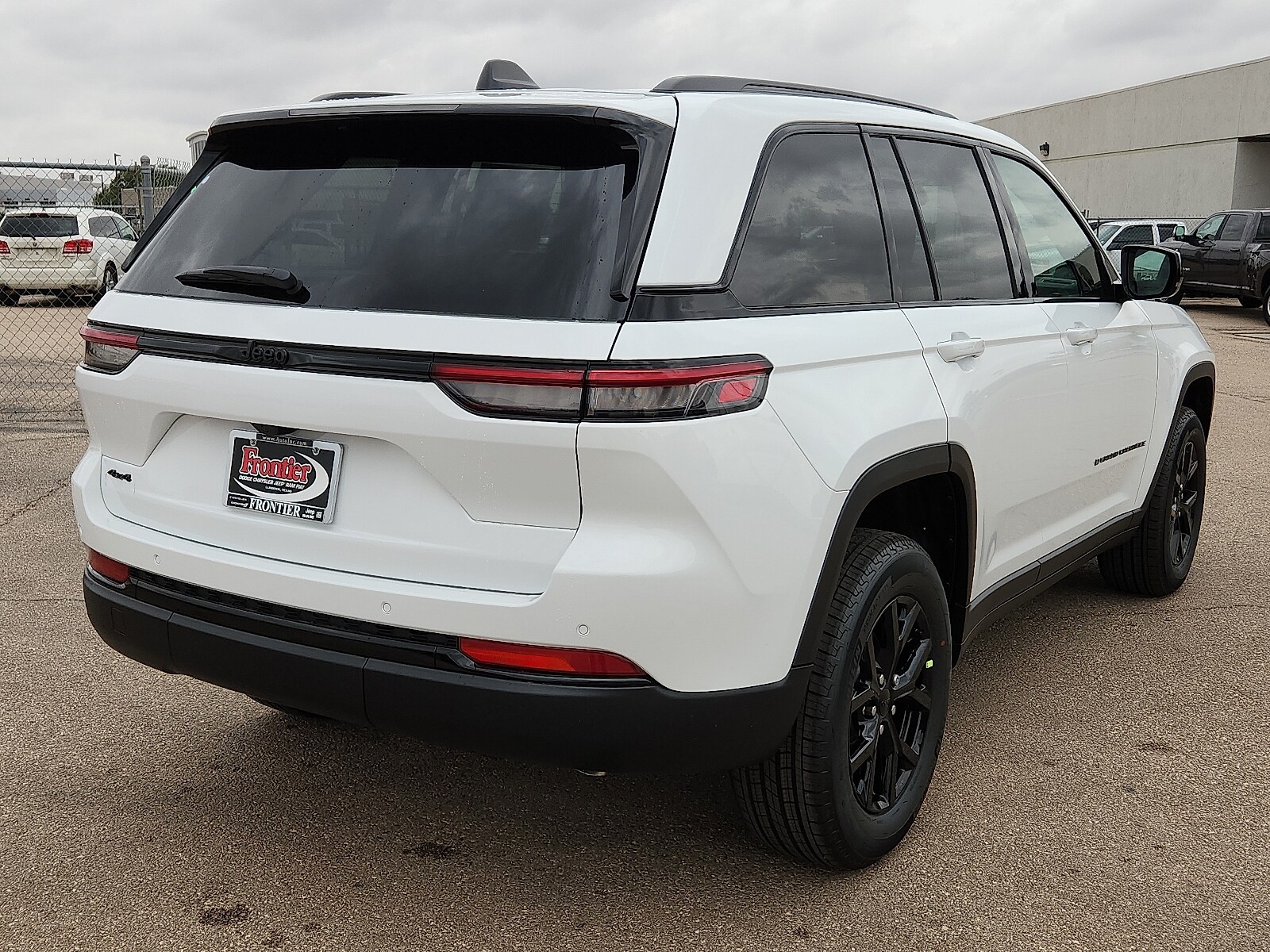 2025 Jeep Grand Cherokee Altitude photo 4