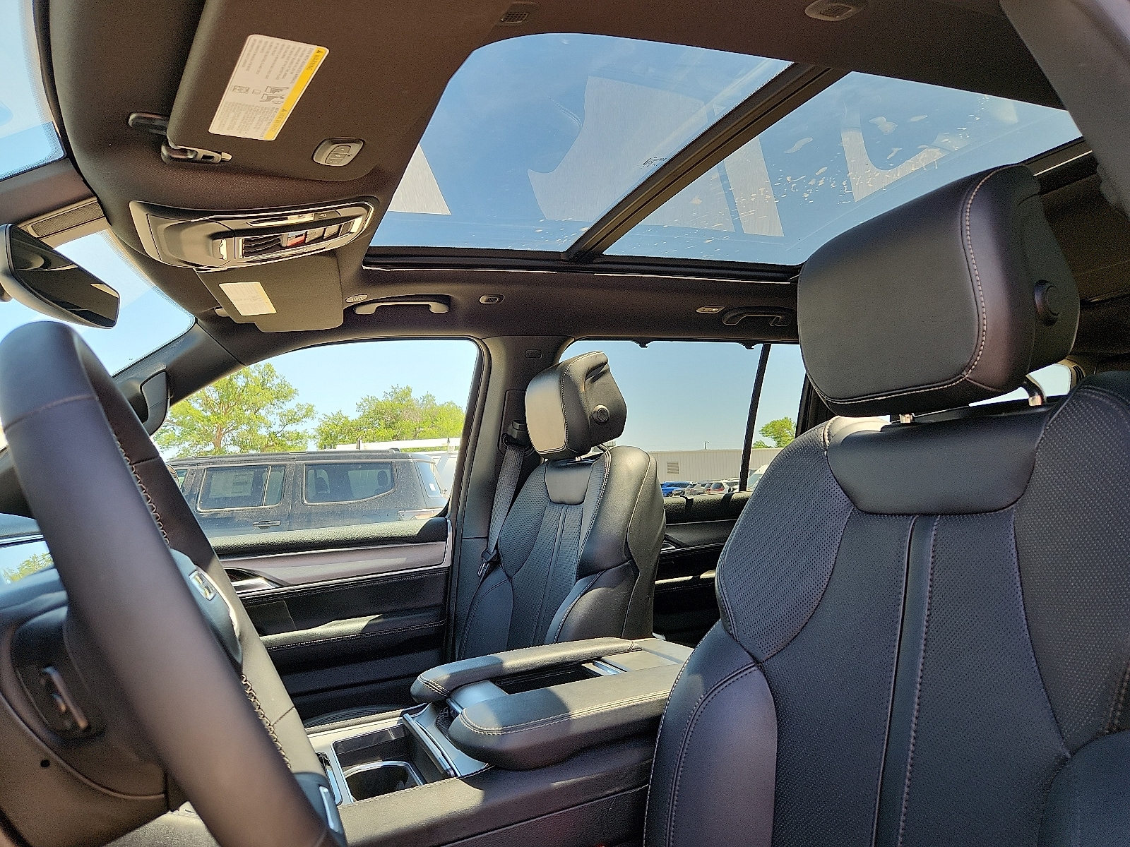 2025 Jeep Wagoneer Series II - Photo 12