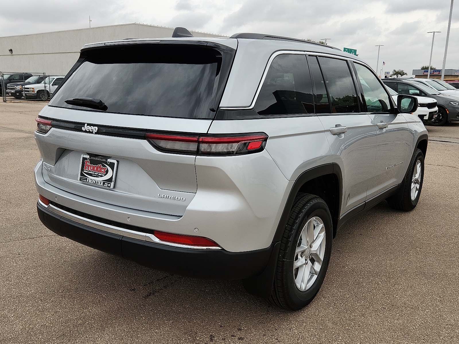 2025 Jeep Grand Cherokee Laredo