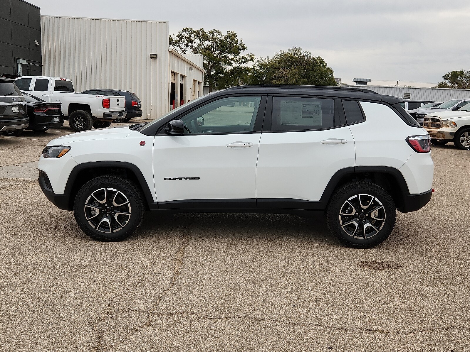 2026 Jeep Compass Trailhawk Sport photo 2