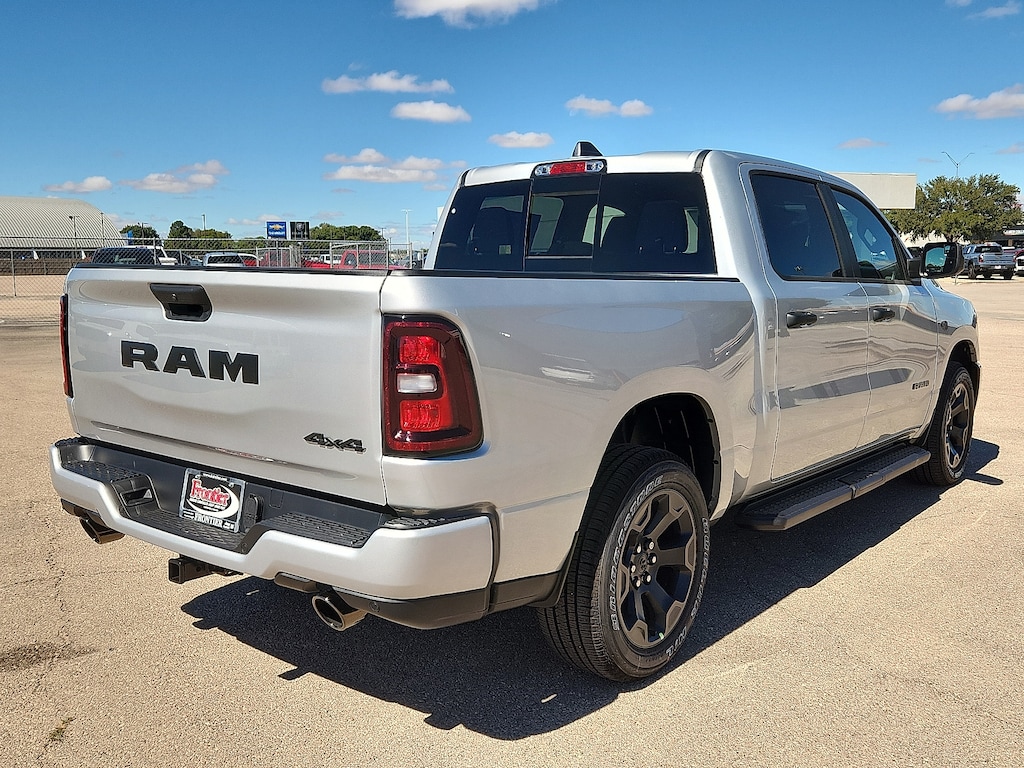 New 2027 Ram 1500 TRADESMAN CREW CAB 4X4 Pickup