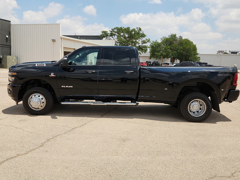 New 2026 Ram 3500 LONE STAR CREW CAB 4X4 8' BOX Pickup