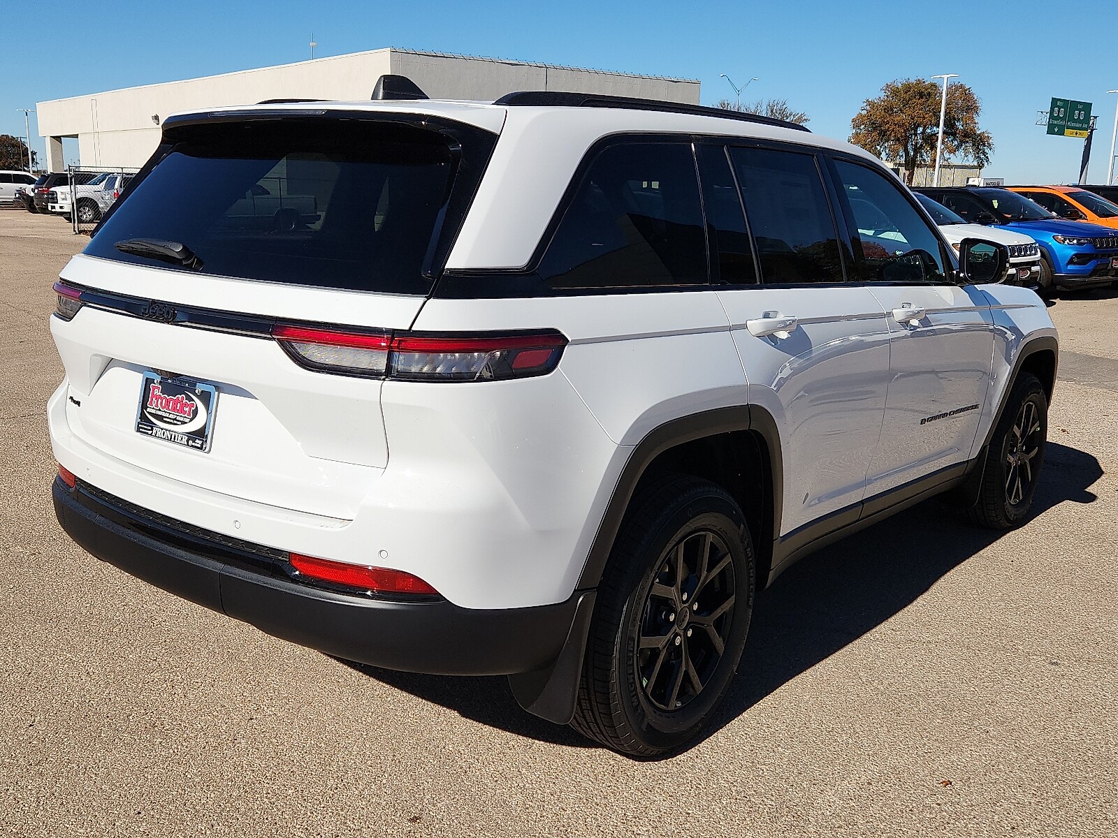 2025 Jeep Grand Cherokee Altitude photo 3