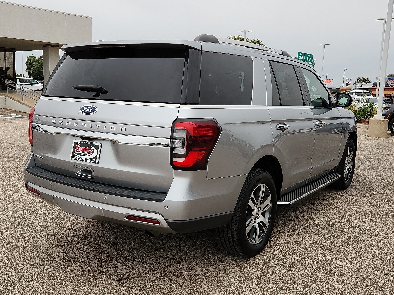 2023 Ford Expedition Limited photo 4