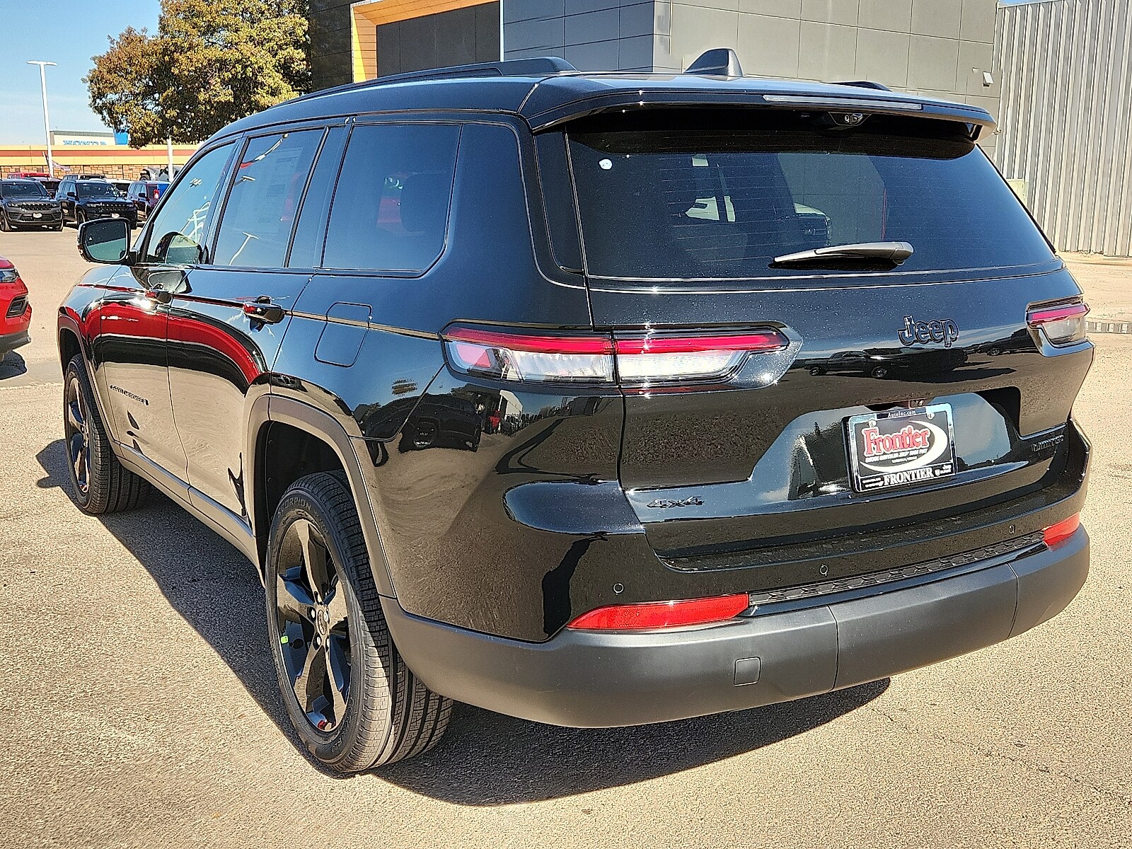 2025 Jeep Grand Cherokee Limited photo 2