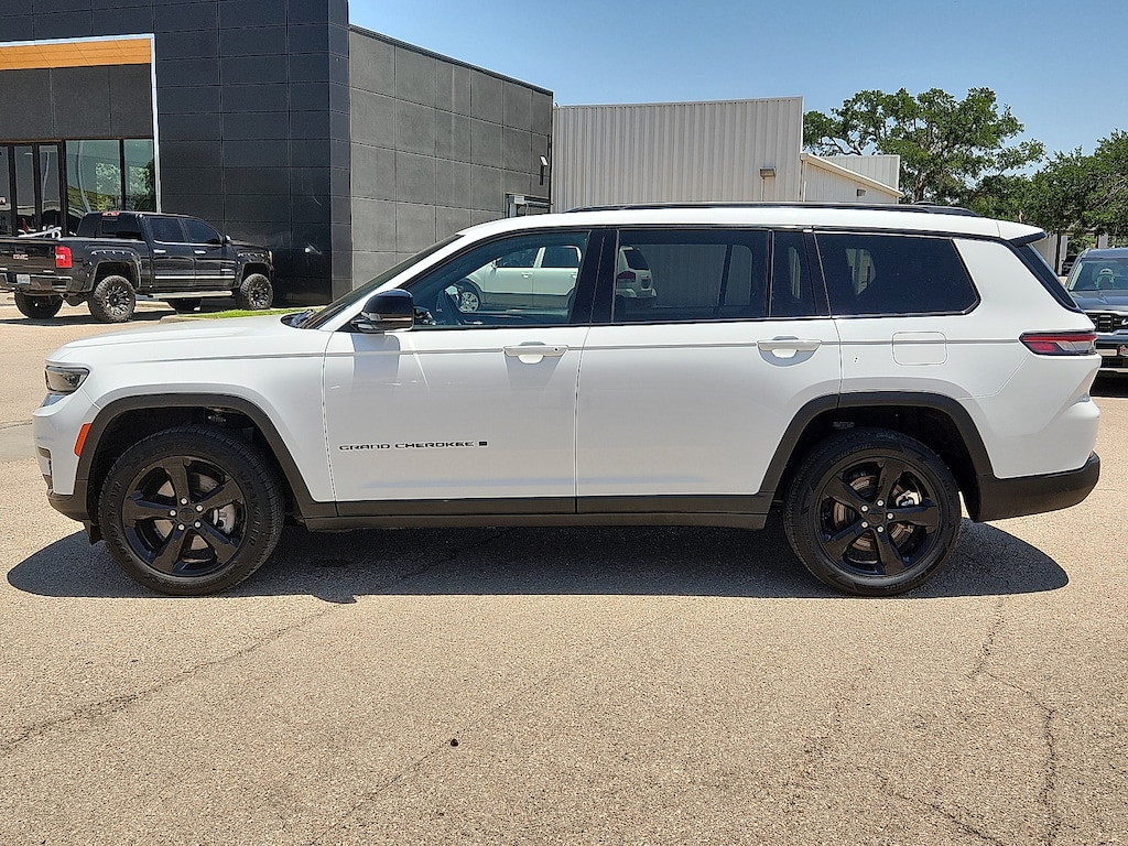 Used 2023 Jeep Grand Cherokee L Laredo SUV