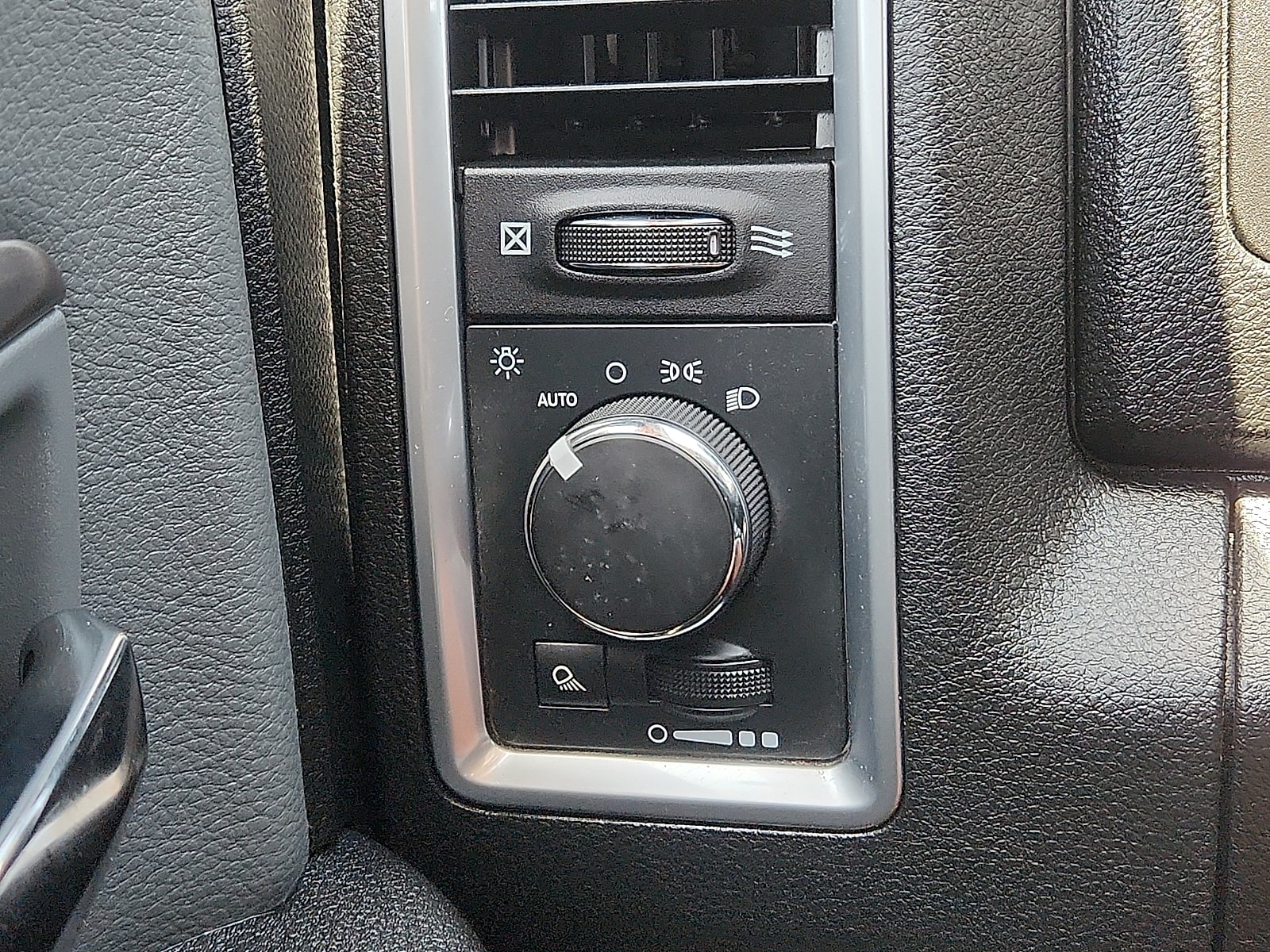 2024 RAM Ram 1500 Classic SLT - Photo 18
