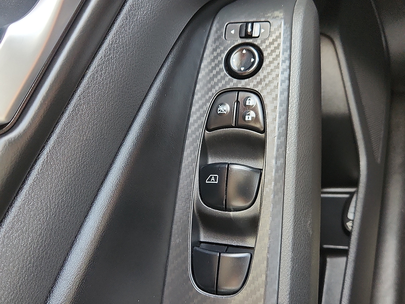 2025 Nissan Altima SV - Photo 17