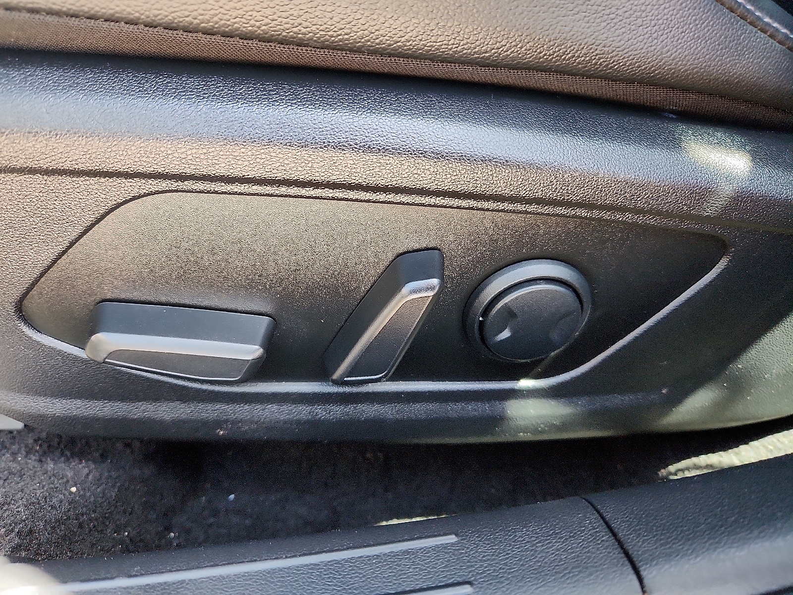 2025 Hyundai Elantra Limited - Photo 12