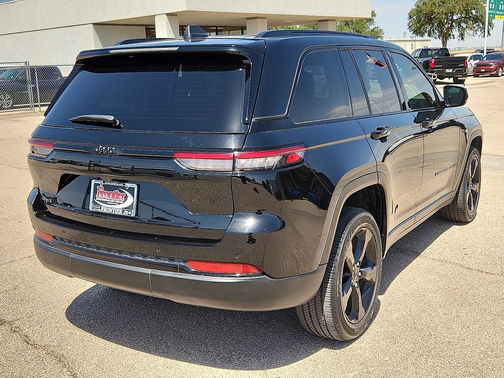 Used 2023 Jeep Grand Cherokee Laredo SUV