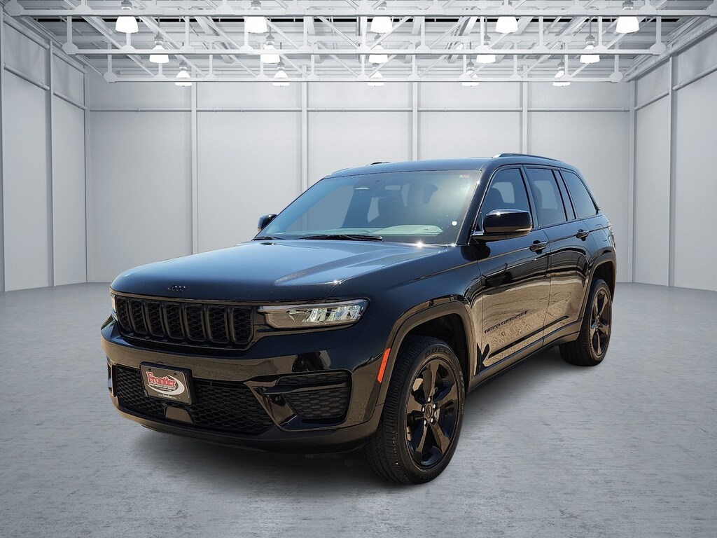 Used 2023 Jeep Grand Cherokee Laredo SUV