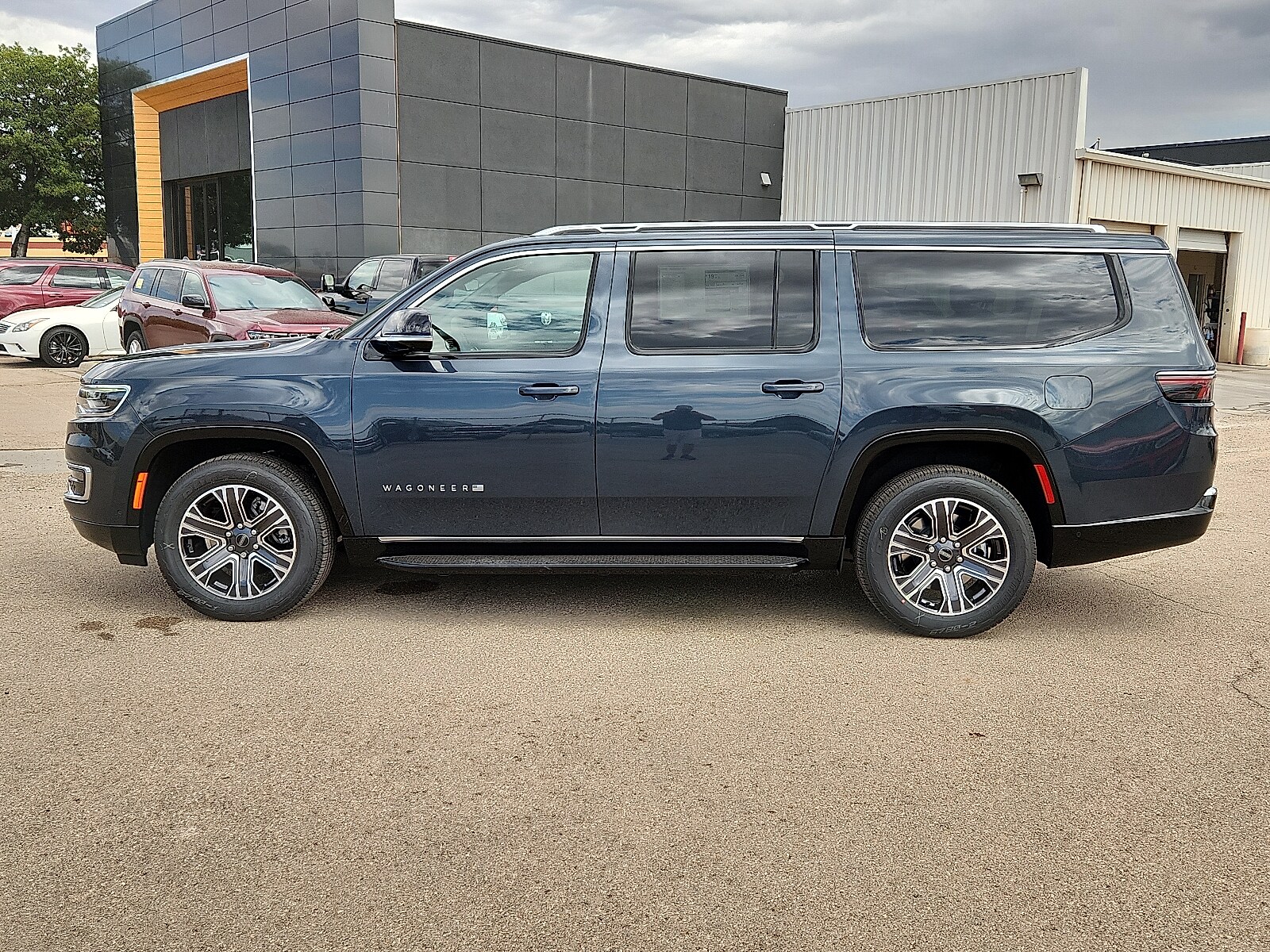 2025 Jeep Wagoneer L Base photo 2