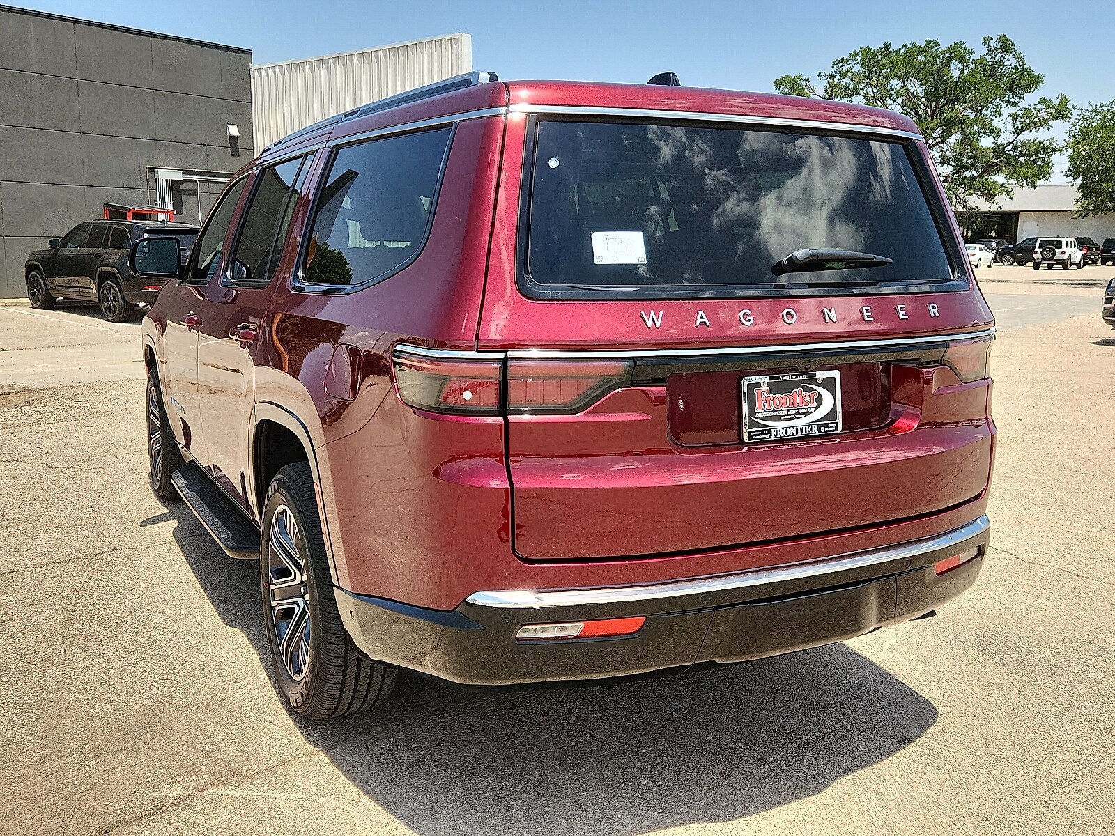 2025 Jeep Wagoneer Base photo 2